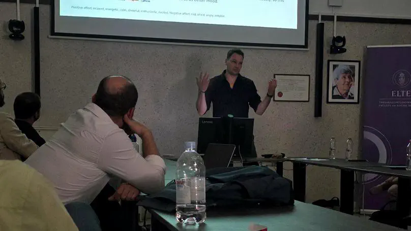 Tamás Nagy presents affective science research at ELTE’s Experience Sampling event